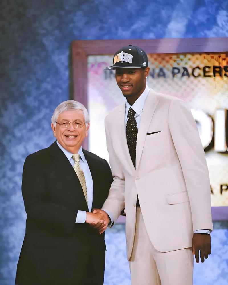 爱德华兹谈关键三分：球掉了我只能瞎投，结果老天回应了我（爱德华兹谈关键三分：球脱手只能乱投，幸得天公作美）