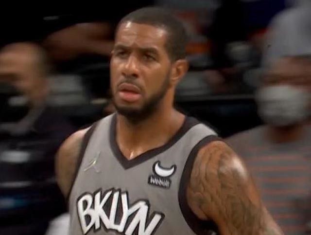 欧文突破防守送出制胜助攻（欧文突破重围奉上致胜助攻）