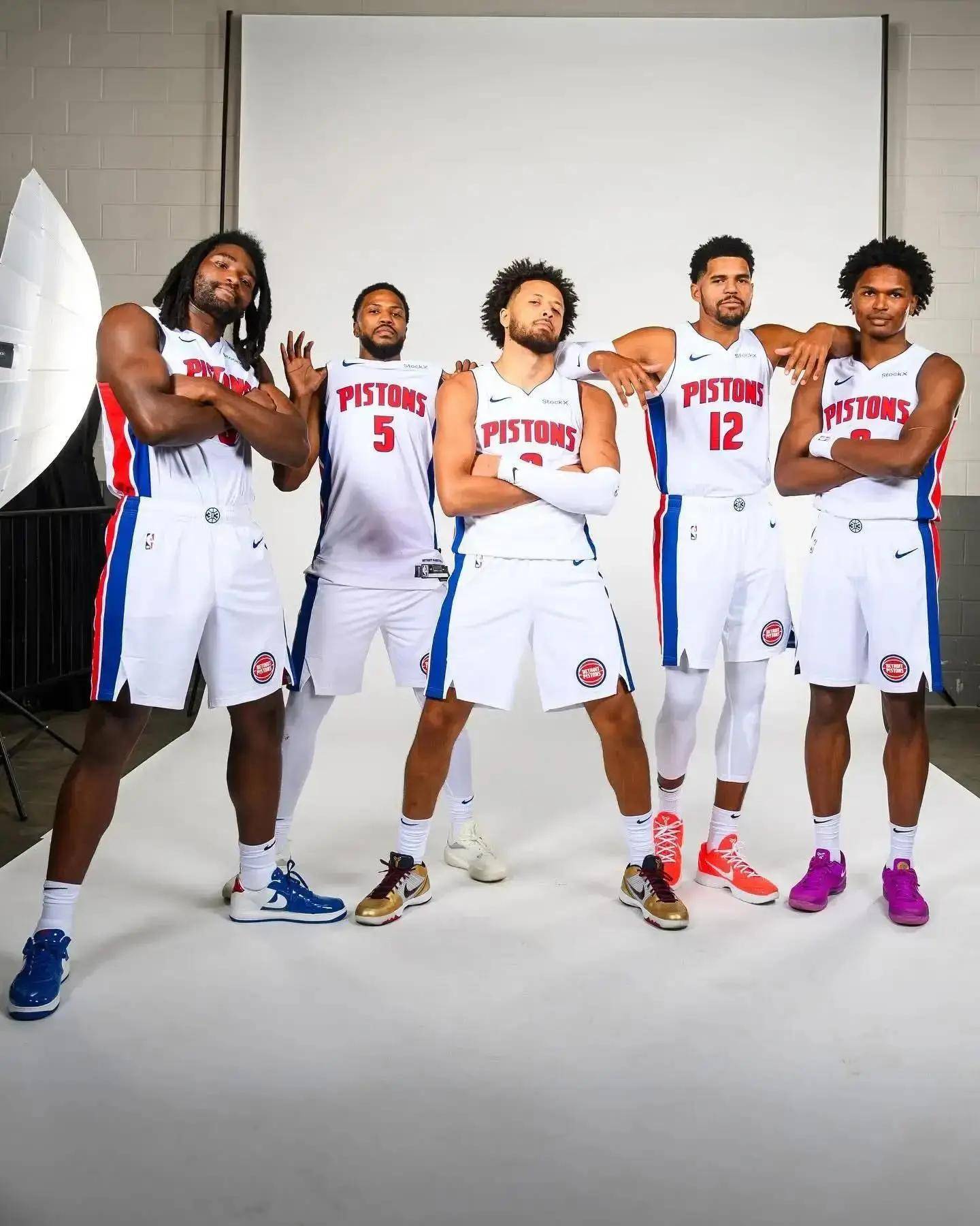 前队友：曾和马拉多纳开车出行，交警把我们拦住只为和他合影（马拉多纳前队友忆：与他同车外出曾被交警拦下，只为合影留念）