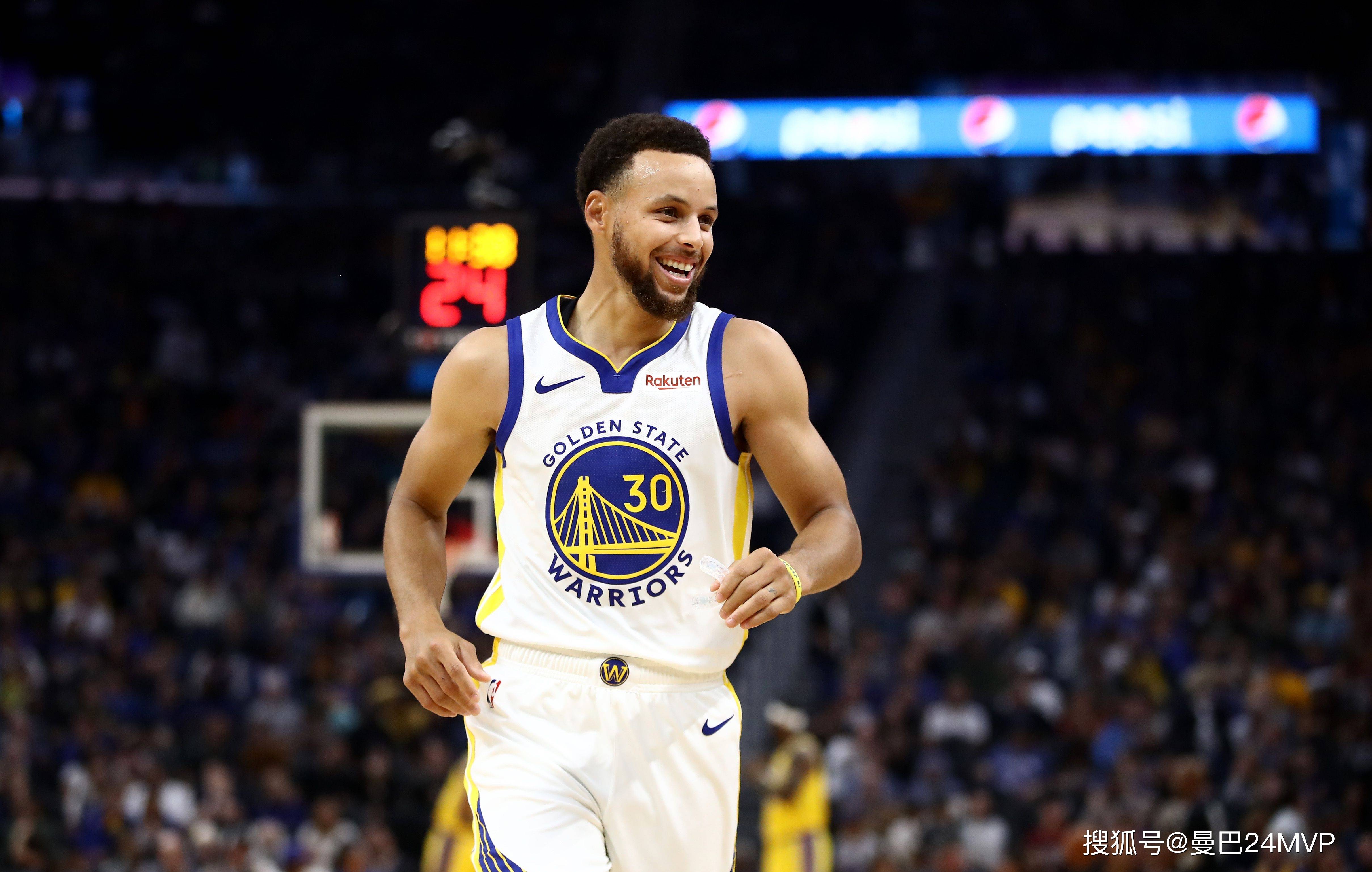 米体：齐沃将全队关在更衣室训话了数分钟，并批评了所有球员（米体：齐沃在更衣室对全队训话数分钟，严厉批评全体球员）