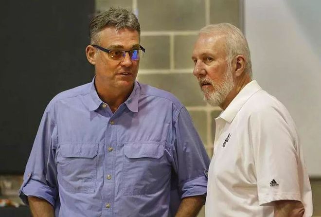 意媒：黄潜考虑买断那不勒斯租将拉法-马林，皇马握有回购权（意媒：比利亚雷亚尔欲买断那不勒斯租借的拉法-马林，皇马仍握有回购权）