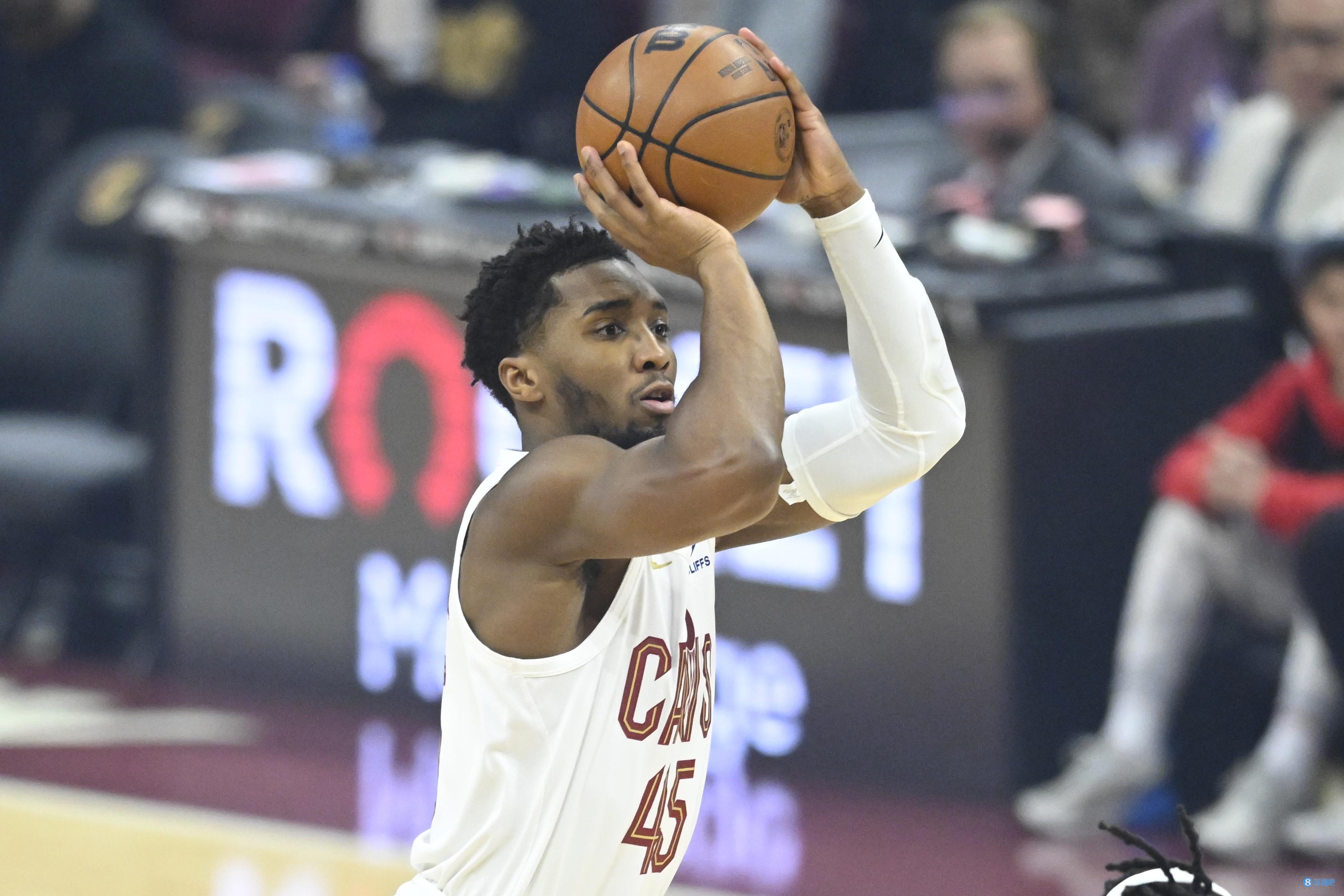 NBA季后赛球队战术分析与胜负预测（NBA季后赛战术剖析与胜负前瞻）