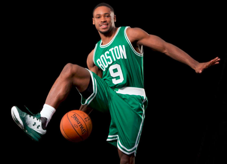 葡萄牙vs亚美尼亚：C罗停赛，莱奥、B费、B席首发出战（葡萄牙对阵亚美尼亚：C罗停赛缺席，莱奥、B费、B席领衔首发）