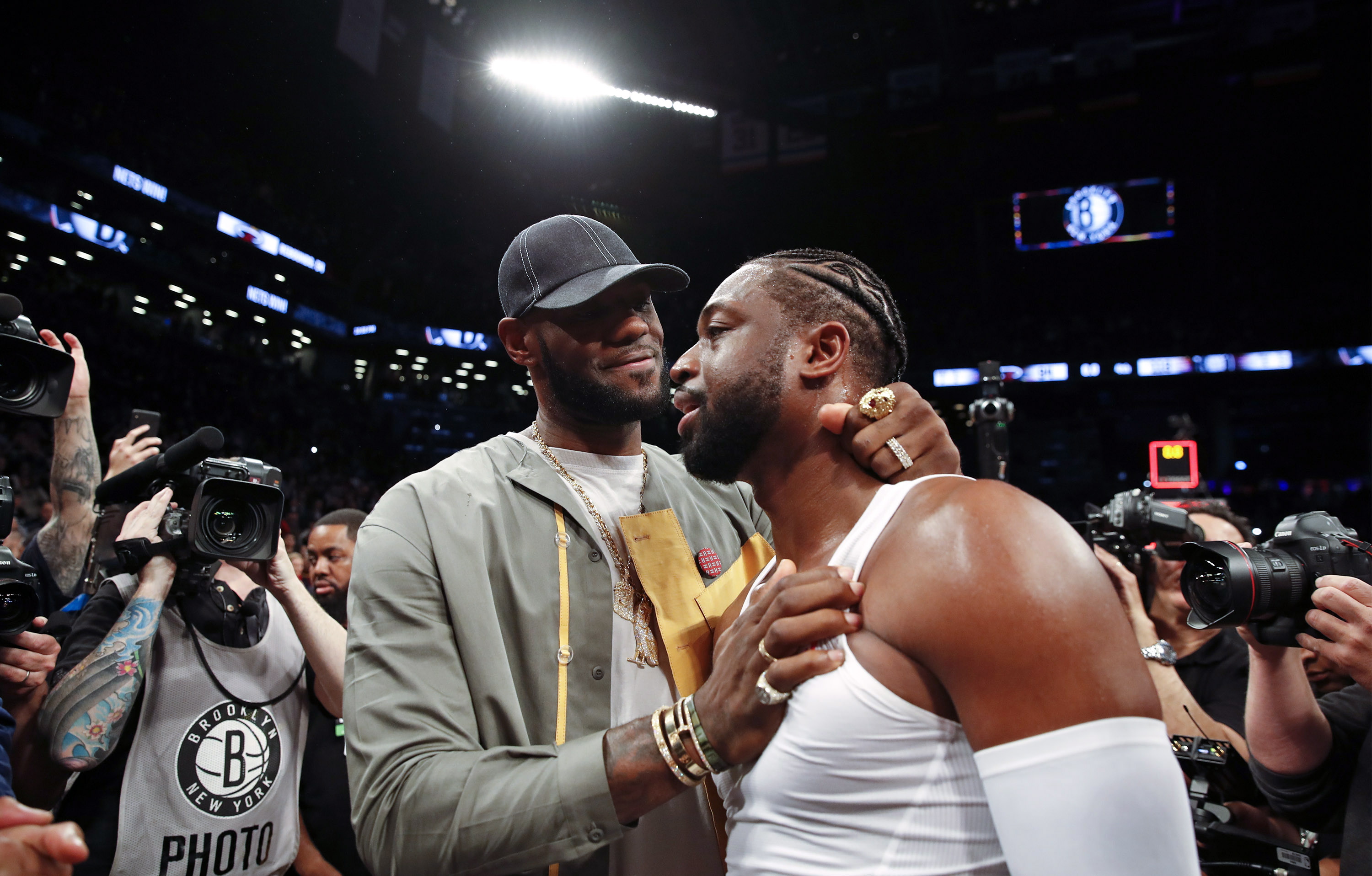 中超9／10月最佳阵容：卡扎伊什维利领衔，吴曦、吕焯毅入选（中超9-10月最佳阵容出炉：卡扎伊什维利领衔，吴曦、吕焯毅在列）